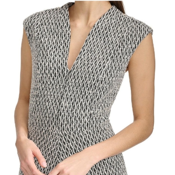 NWT Andrew Marc black and white printed midi dress, fitted and flared cut - Picture 2 of 8